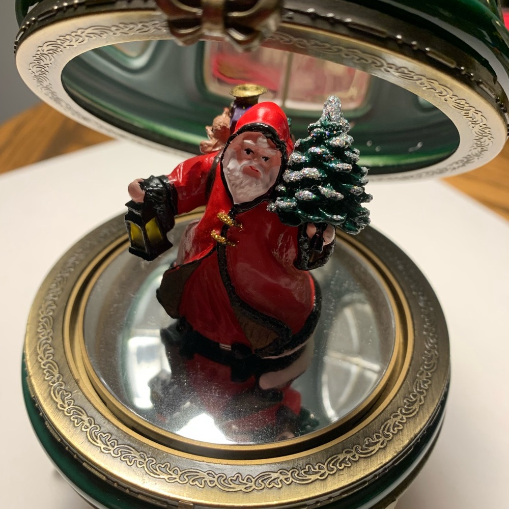 Mr. Christmas Musical Egg Animated Santa Light Christmas Tree Heirloom Gift
